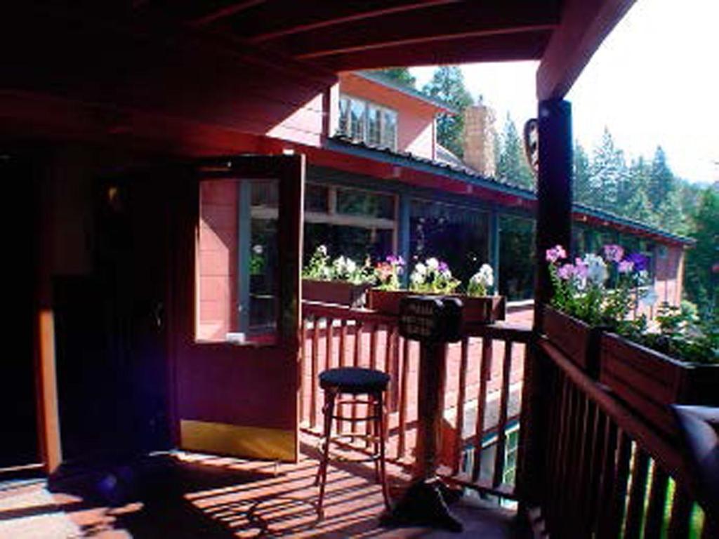 Strawberry Inn ภายนอก รูปภาพ